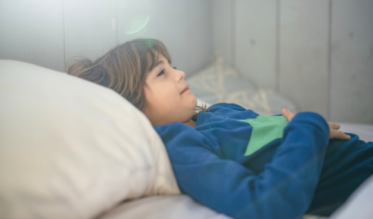 Mon enfant vomit : que faire ?